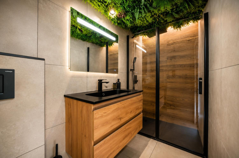 Bathroom, La Verriere & Le refuge, Ariège