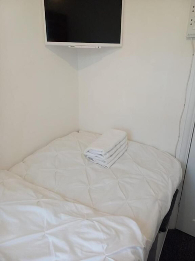 Bedroom 2, Fresher Space Home Stay, Birmingham