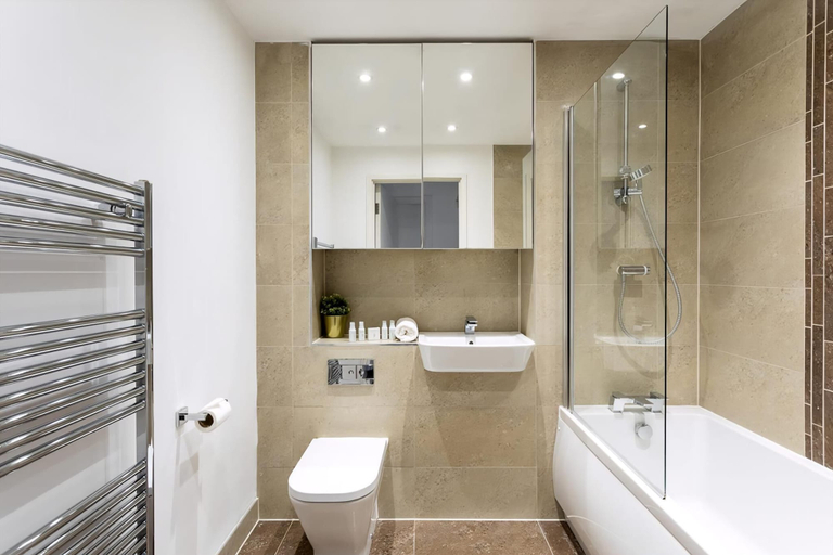 Bathroom 3, Stunning Brentford Penthouse, London