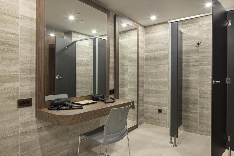 Bathroom 4, DoubleTree by Hilton Plovdiv Center, Plovdiv