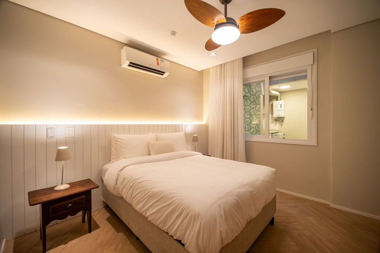 Room 4, Av. Atlantica 5 Suites, Ocean View, Renovated, Rio de Janeiro