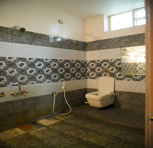 Bathroom 3, Waves Beach House, Puducherry