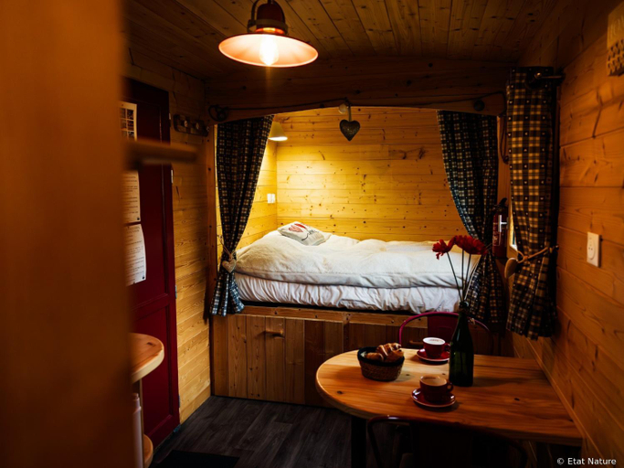 Bedroom, Roulotte - Etat Nature, Meurthe-et-Moselle