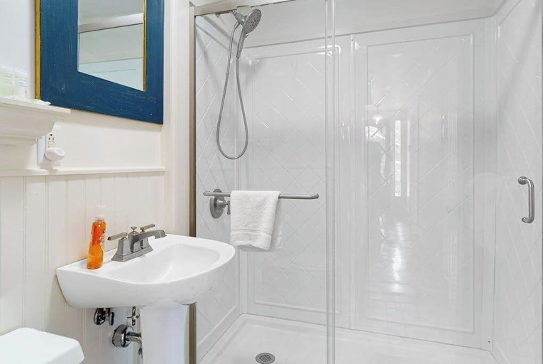 Bathroom 2, Historic Home w/ Gas Fireplace, Fast Wifi, & Private W/D - Snowbird-friendly, Knox