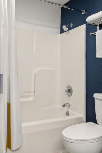 Bathroom 4, City Express By Marriott Freeport, Stephenson