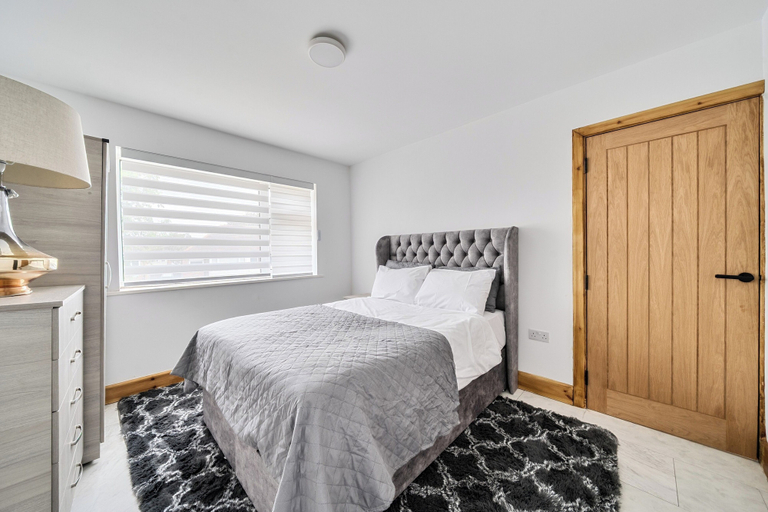 Room 2, House - Sleeps 12 - Parking, Birmingham