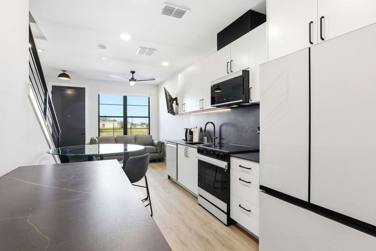 Private kitchen 5, Stay in Pure Luxury With Resort-style Amenities!, Comal