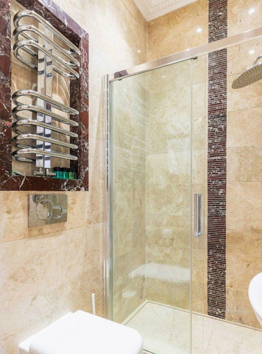 Bathroom, Griffin House Hotel, London