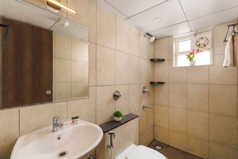 Room 5, Ecoworld by Redolive 2bhknr Wipro 30min E-city, Bangalore