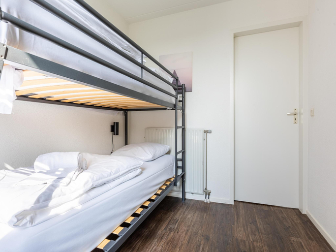 Bedroom 2, Holiday Home in Kamperland near the Beach, Noord-Beveland