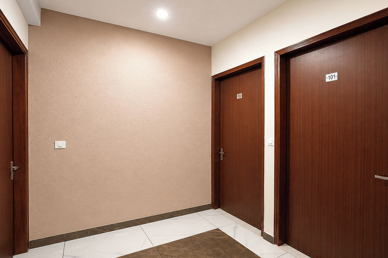 Lobby 4, Fabhotel Sapphires, Gautam Buddha Nagar