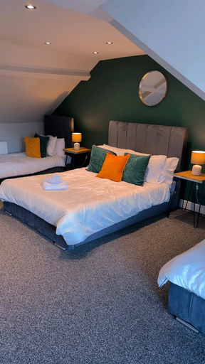 Room 2, Spacious Maisonette Stay Sleeps 11, Gateshead