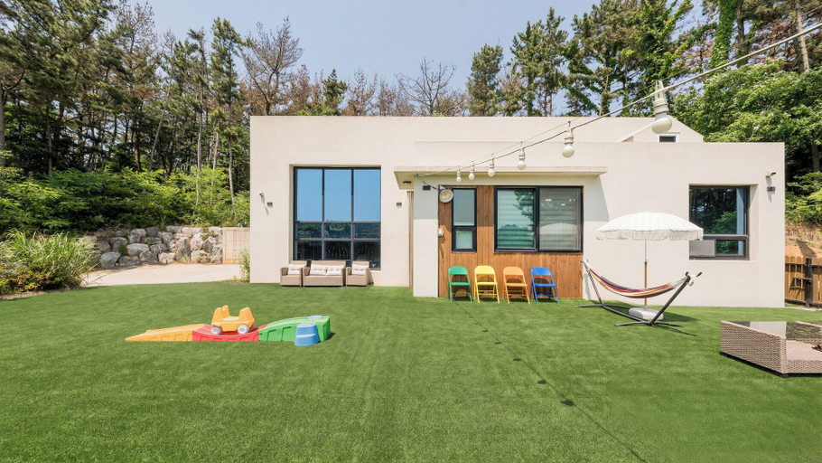 Exterior & Views 2, Taean Yoyo Kids Poolvilla, Taean