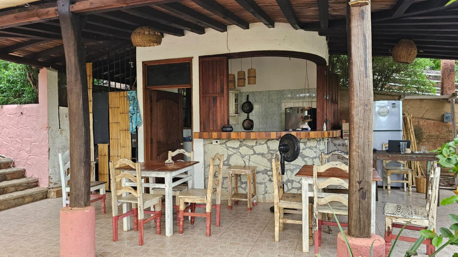 Food & Drinks 4, Hotel Casa Huijazoo, Dist. Pochutla
