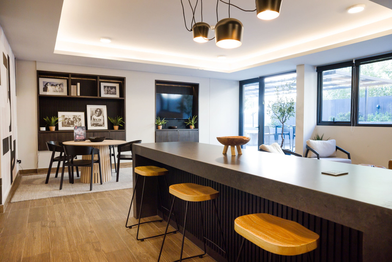 Dining 3, Luxe 2BR Parkside Retreat Pool and Gym, Cordillera