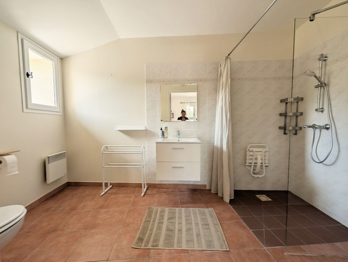 Bathroom 5, Campagne Vallauris, Alpes-de-Haute-Provence