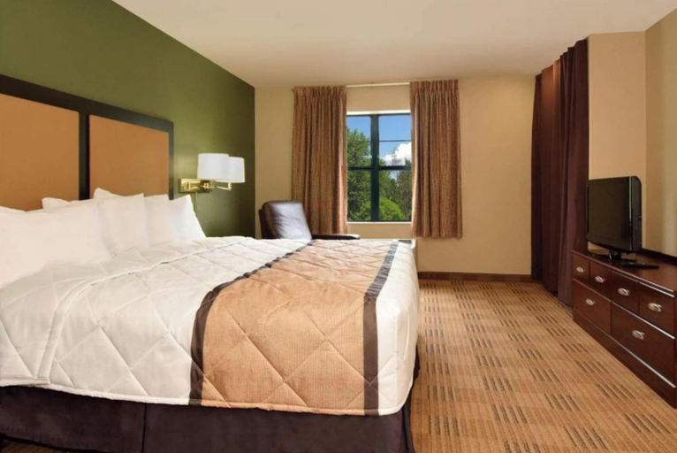Room 4, Motel 6 Suites Chicago Lisle IL, Dupage
