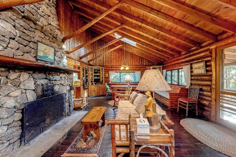 Living area 3, Stunning log Cabin With Fireplace & Nature Views - Near Shopping & Dining, Lincoln