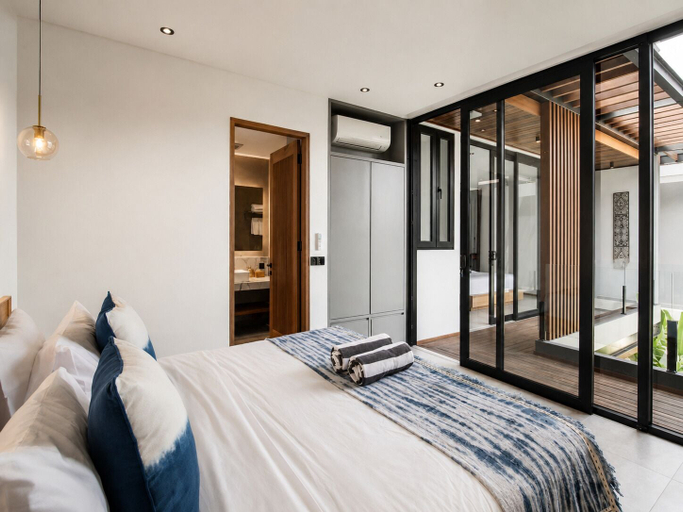 Exterior 4, Elegant 5BR Villa Retreat Steps From Canggu Beach, Badung