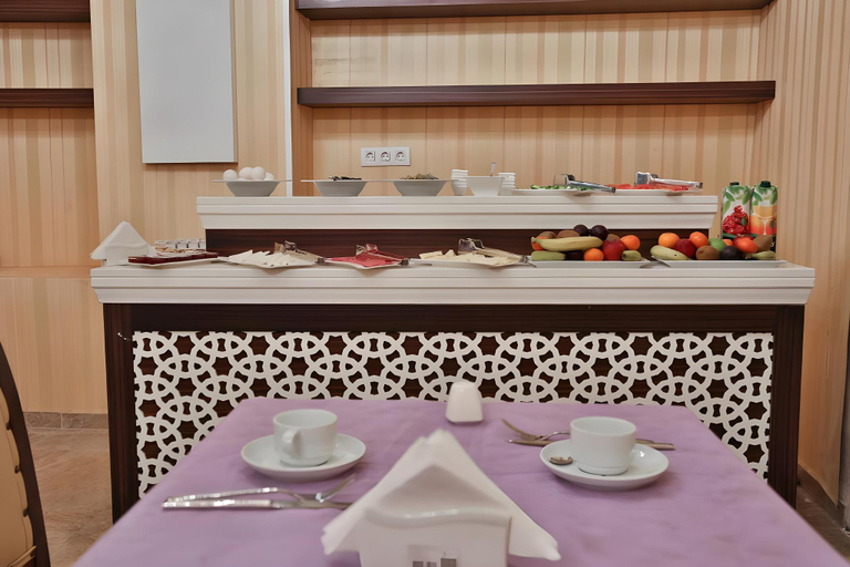 Food & Drinks 5, Queens Land Hotel, Fatih