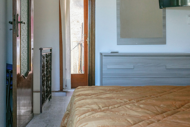 Room 4, Rab 50, Matera