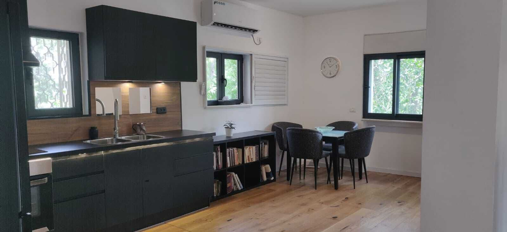 Private kitchen 4, Oasis of greenery and calm