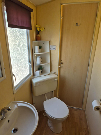 Bathroom 3, Cabin Sleeps 6 With Access Outdoor Pool, Isle of Wight