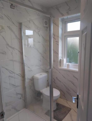 Bathroom 3, Fresher Space Home Stay, Birmingham