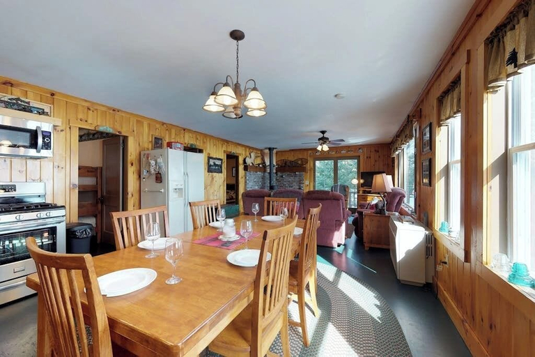 Room 5, Lakefront Cabin With Lake Views, Cable, Beach Access & Private Dock, Piscataquis