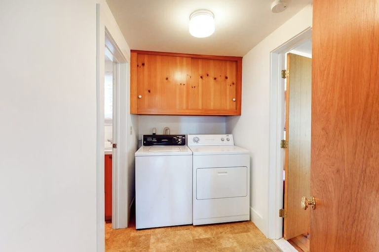 Laundry, Bayfront House on Port Clyde Harbor With Views, hot Tub, Beach Access, Knox