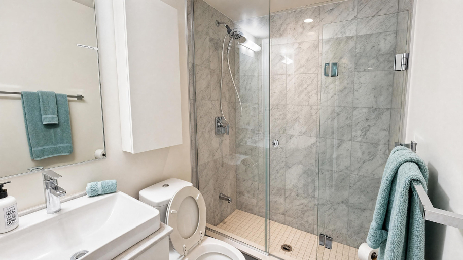 Bathroom 2, Queen Verity Suites, Toronto
