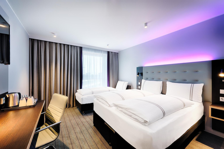 Bedroom 4, Premier Inn Lübeck City Centre, Lübeck