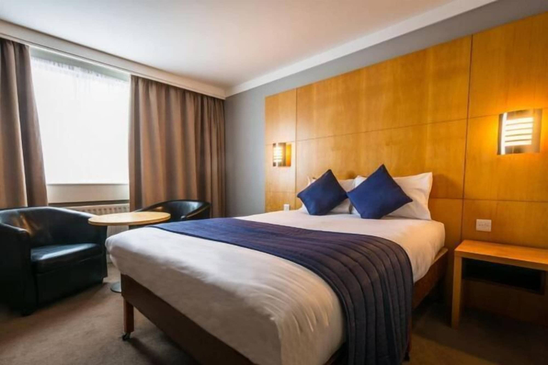 Bedroom 4, Britannia Airport Hotel, Manchester