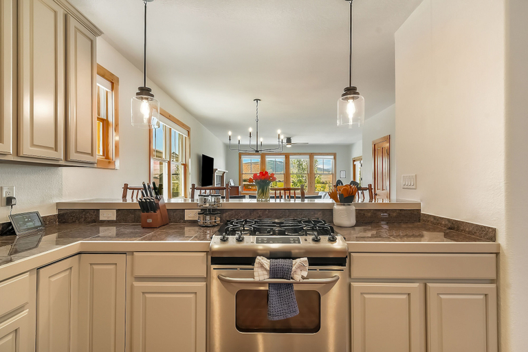 Private kitchen 3, Buckhorn Reserve 3 Bedroom Cabin, Grand