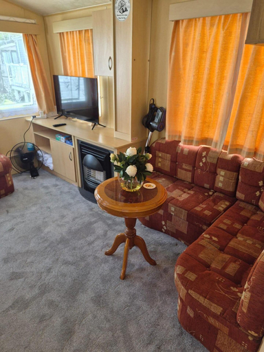 Living area 2, Cabin Sleeps 6 With Access Outdoor Pool, Isle of Wight
