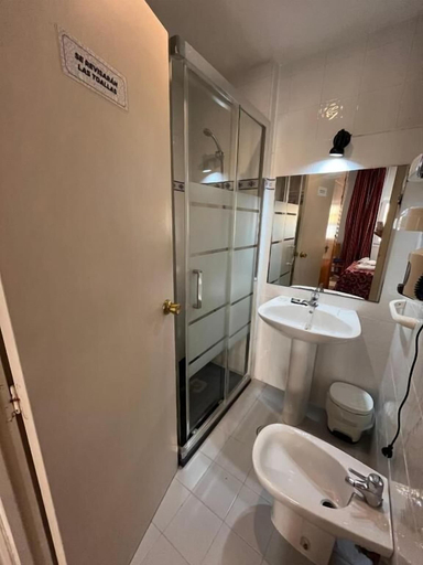 Bathroom 4, Hotel Emilio, Huelva