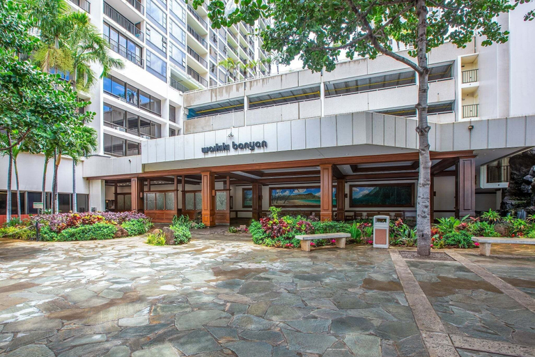 Exterior & Views 2, Excellent Diamond Head View Condo - Remodeled, Free Parking!, Honolulu