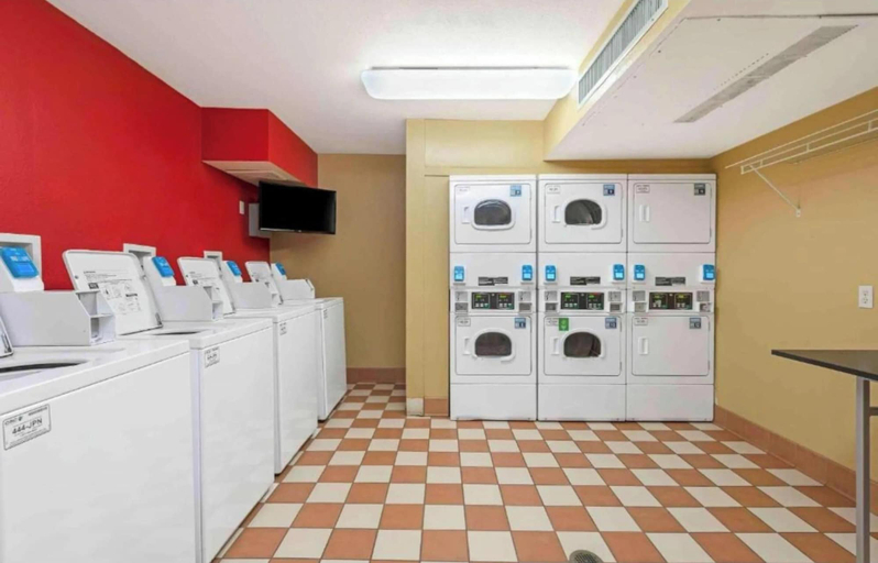 Laundry 5, Motel 6 Suites Minneapolis Airport Eagan North MN, Dakota