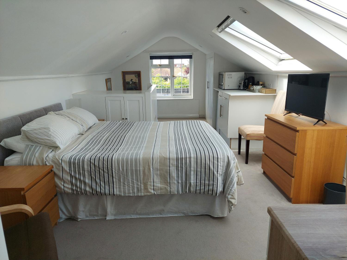 Bedroom 2, Avalon Guest Suite Ewell, Surrey