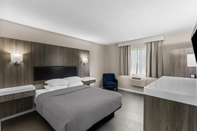Bedroom 4, Quality Inn Oskaloosa, Mahaska