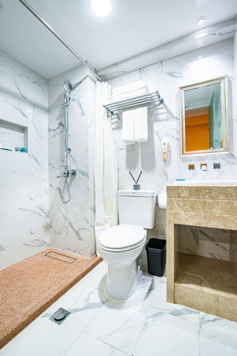 Bathroom, 家億賓館 Billion Family Inn , Macao