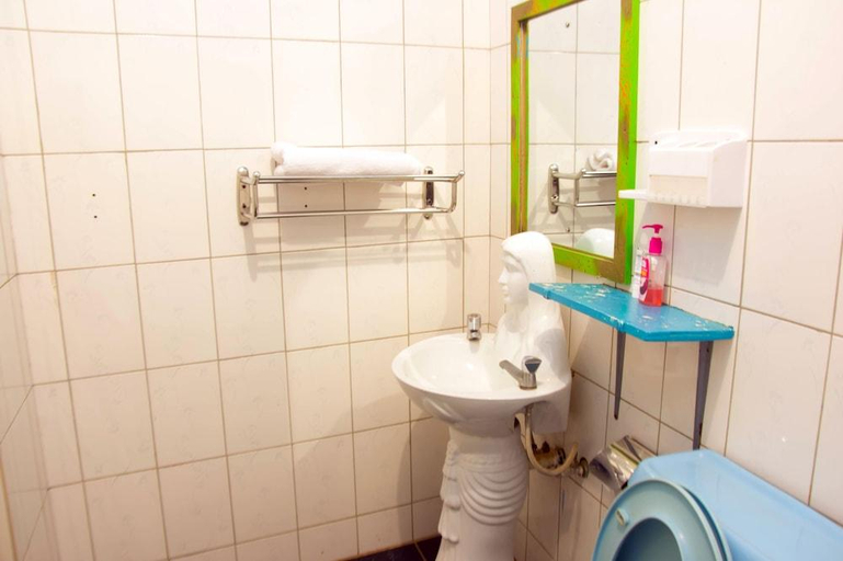 Bathroom 3, Comfort Hotel Entebbe, Busiiro