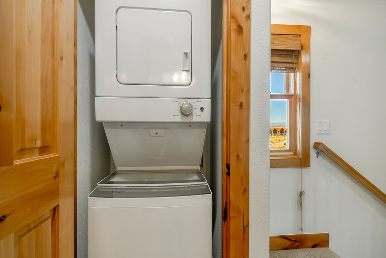 Interior 2, Buckhorn Reserve 3 Bedroom Cabin, Grand