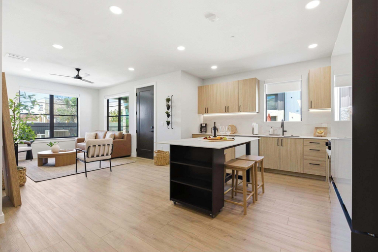 Interior 2, Unwind in Style: Luxe Condo Getaway!, Comal