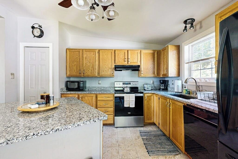 Private kitchen 5, Charming Cottage Near the Beach With Balcony, Deck, Grill, Fireplace - Dogs OK, Sagadahoc