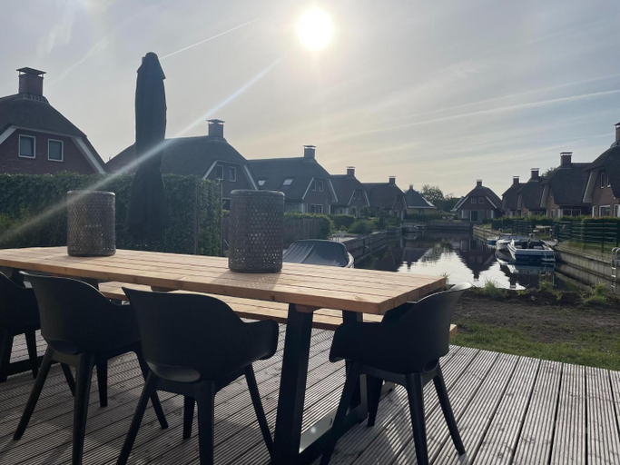 Food & Drinks 4, Chalet by Water in Idskenhuizen Recreation Park, Skarsterlân