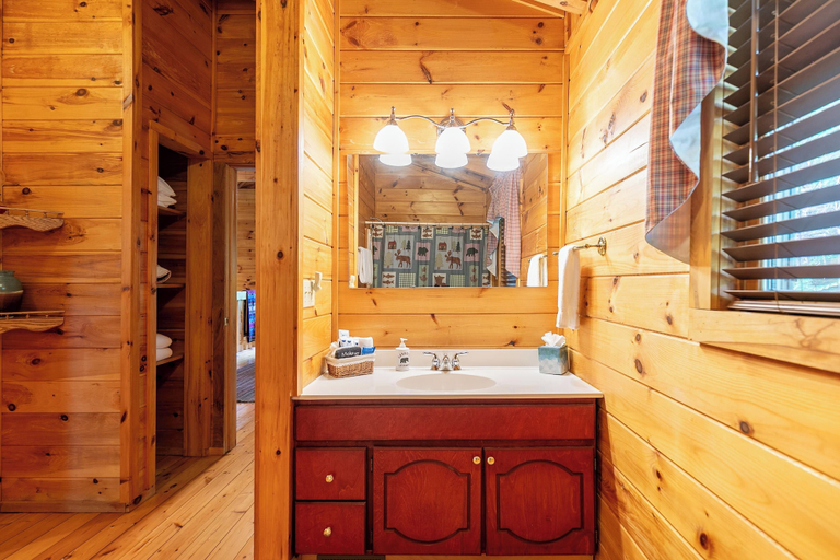 Interior 5, Garretts Getaway at Watauga Lake, Johnson