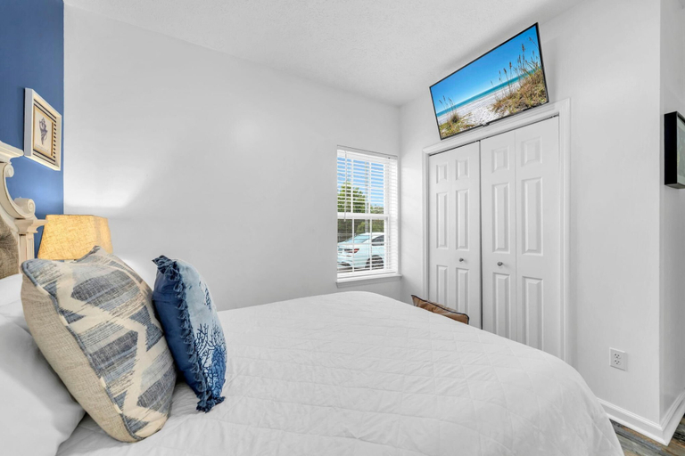 Bedroom 2, Laguna Breeze Retreat, Bay