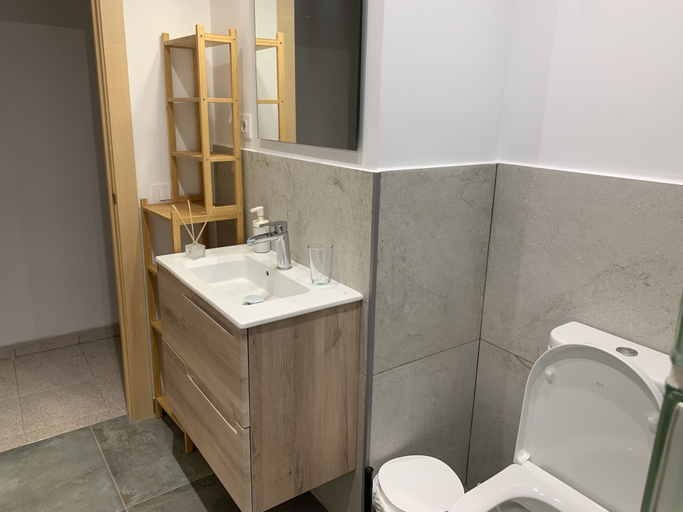 Bathroom 3, Beach 2 Large Balcones Quiet Rooms Wifi 02, Barcelona