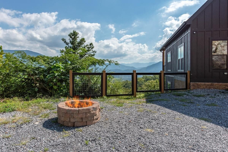 Property grounds 4, Black Bear-y Ridge, Sevier